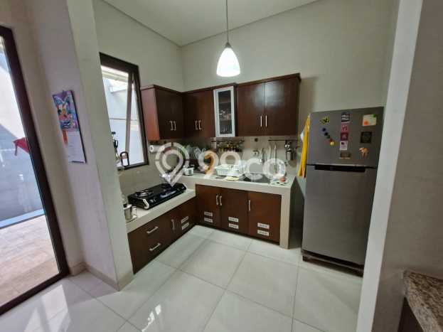 Rumah Mewah LB 152m2 Siap Huni Desain Elegan di BSD Eminent, Tangerang Rumah Mewah LB 152m2 Siap Huni Desain Elegan di BSD Eminent, Tangerang