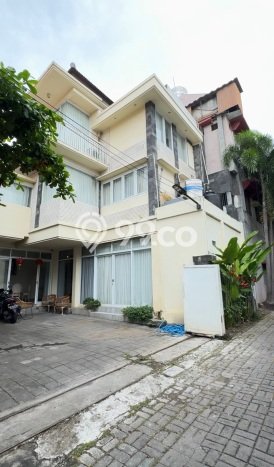 Ready to Use! Luxury House LT 330m2 Desain Modern di Kerobokan Ready to Use! Luxury House LT 330m2 Desain Modern di Kerobokan