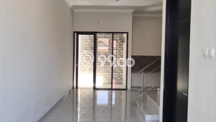 Jual Rumah Bagus Siap Huni LB 120m2 di Sukolilo, Surabaya Jual Rumah Bagus Siap Huni LB 120m2 di Sukolilo, Surabaya