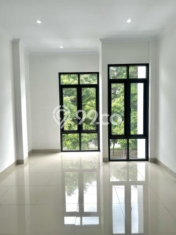 LOKASI PREMIUM! Ruko di , Luas 91m2m², Area Komersial LOKASI PREMIUM! Ruko di , Luas 91m2m², Area Komersial
