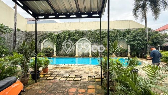 Siap Huni Rumah Mewah 13 Kamar di Tebet Dekat ke Mana Pun Siap Huni Rumah Mewah 13 Kamar di Tebet Dekat ke Mana Pun