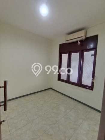 LOKASI STRATEGIS! Rumah di Cilandak, Dekat Stasiun, 2 KM, LT 115m2m² LB 200m2m² LOKASI STRATEGIS! Rumah di Cilandak, Dekat Stasiun, 2 KM, LT 115m2m² LB 200m2m²