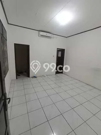 Disewakan! Rumah 6 Kamar Tidur &
4 Kamar Mandi di Fatmawati, Jakarta Selatan Disewakan! Rumah 6 Kamar Tidur &
4 Kamar Mandi di Fatmawati, Jakarta Selatan