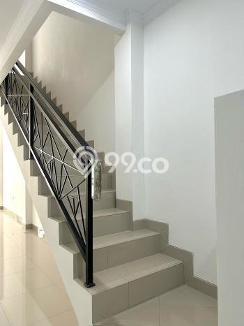 LOKASI PREMIUM! Ruko di , Luas 91m2m², Area Komersial LOKASI PREMIUM! Ruko di , Luas 91m2m², Area Komersial