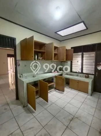 Disewakan! Rumah 6 Kamar Tidur &
4 Kamar Mandi di Fatmawati, Jakarta Selatan Disewakan! Rumah 6 Kamar Tidur &
4 Kamar Mandi di Fatmawati, Jakarta Selatan