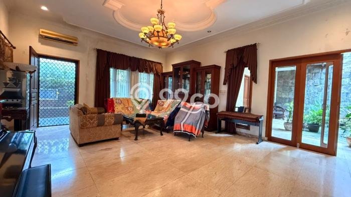 Siap Huni Rumah Mewah 13 Kamar di Tebet Dekat ke Mana Pun Siap Huni Rumah Mewah 13 Kamar di Tebet Dekat ke Mana Pun