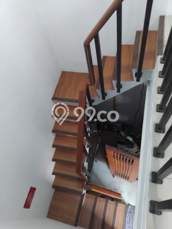 Rumah Asri di , 7 KT, Lingkungan Strategis, Luas 550m2m² LB 350m2m² Rumah Asri di , 7 KT, Lingkungan Strategis, Luas 550m2m² LB 350m2m²