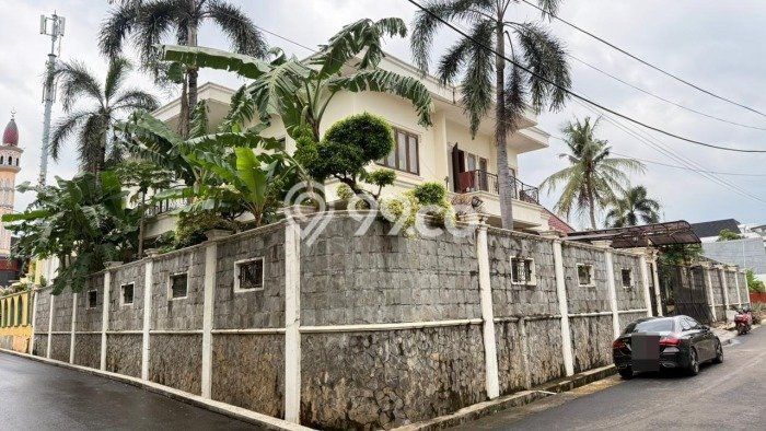 Siap Huni Rumah Mewah 13 Kamar di Tebet Dekat ke Mana Pun Siap Huni Rumah Mewah 13 Kamar di Tebet Dekat ke Mana Pun