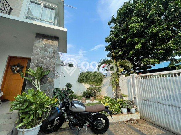 Dijual Rumah Mewah Megah Dengan View Eksklusif di Pulo Asem, Jakarta Timur Dijual Rumah Mewah Megah Dengan View Eksklusif di Pulo Asem, Jakarta Timur