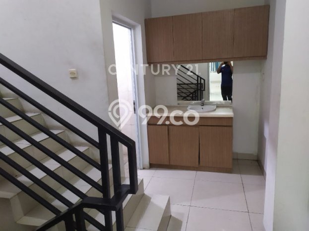 INVESTASI CERDAS! Ruko di Duren Tiga, Luas 278m2m², Area Komersial INVESTASI CERDAS! Ruko di Duren Tiga, Luas 278m2m², Area Komersial