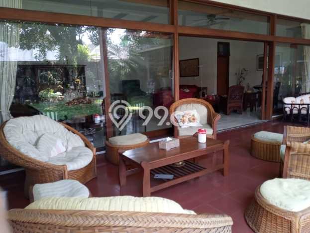 For Sale! Luxury House LT 985m2 Desain Modern di Kemang For Sale! Luxury House LT 985m2 Desain Modern di Kemang