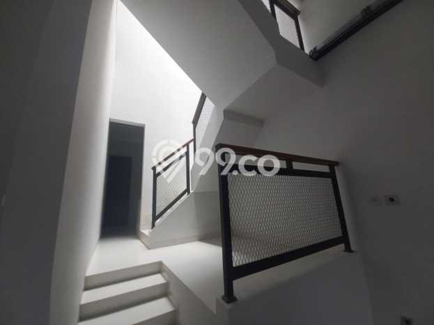 Rumah Luxury Modern Siap Huni di Bintaro Tangerang Selatan Rumah Luxury Modern Siap Huni di Bintaro Tangerang Selatan