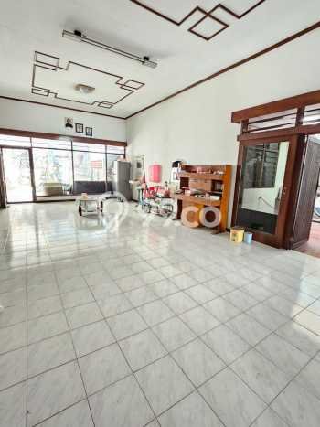 Dijual Cepat Rumah Minimalis & Modern LB 300m2 di Pakuwon City Dijual Cepat Rumah Minimalis & Modern LB 300m2 di Pakuwon City