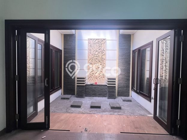 Jual Rumah Mewah Elegan Dengan View Cantik di Mulyosari, Surabaya Jual Rumah Mewah Elegan Dengan View Cantik di Mulyosari, Surabaya