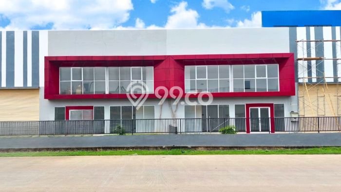 Area Ramai! Gudang Dijual di Legok untuk Bisnis Luas Bangunan 612m2 Area Ramai! Gudang Dijual di Legok untuk Bisnis Luas Bangunan 612m2