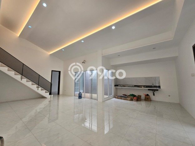 Rumah Mewah LB 185m2 Siap Huni Desain Elegan di Intercon, Jakarta Barat Rumah Mewah LB 185m2 Siap Huni Desain Elegan di Intercon, Jakarta Barat