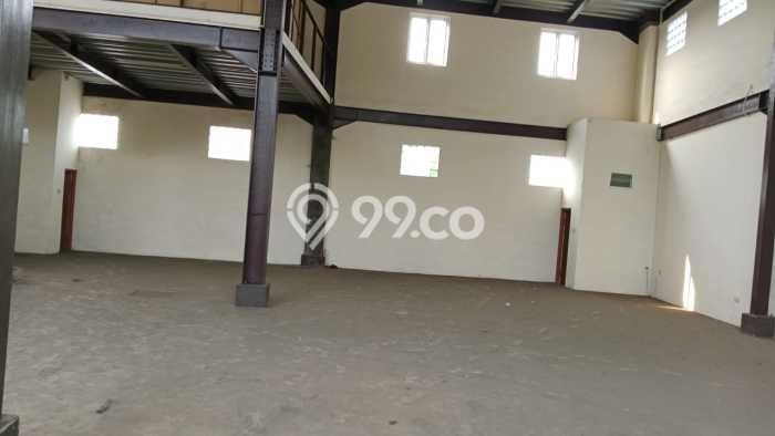 LOKASI PREMIUM! Gudang Kawasan Daan Mogot, Luas 890m², Lokasi Komersial LOKASI PREMIUM! Gudang Kawasan Daan Mogot, Luas 890m², Lokasi Komersial