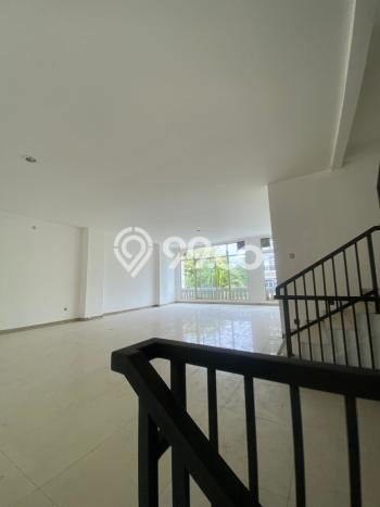 Ruko Area Komersial Kawasan Green Lake City, Luas 400m², Jalan Raya Ruko Area Komersial Kawasan Green Lake City, Luas 400m², Jalan Raya