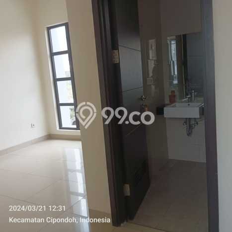 Disewakan! Rumah 3 Kamar Tidur &
3 Kamar Mandi di Green Lake City, Jakarta Barat Disewakan! Rumah 3 Kamar Tidur &
3 Kamar Mandi di Green Lake City, Jakarta Barat