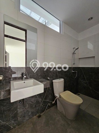 Rumah Mewah LB 185m2 Siap Huni Desain Elegan di Intercon, Jakarta Barat Rumah Mewah LB 185m2 Siap Huni Desain Elegan di Intercon, Jakarta Barat