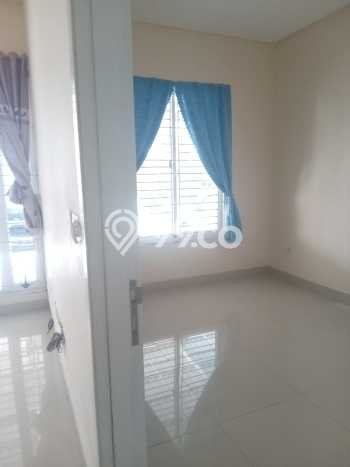 Rumah Menguntungkan di Pusat Kota Green Lake City, Jakarta Barat - 4 Kamar Tidur Rumah Menguntungkan di Pusat Kota Green Lake City, Jakarta Barat - 4 Kamar Tidur