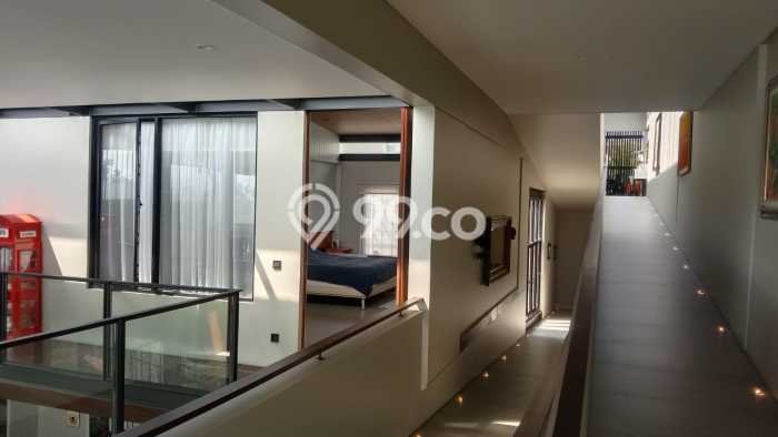 Hunian Elit LB 729m2 Siap Pakai Desain Elegan di Kota Baru Parahyangan, Bandung Hunian Elit LB 729m2 Siap Pakai Desain Elegan di Kota Baru Parahyangan, Bandung
