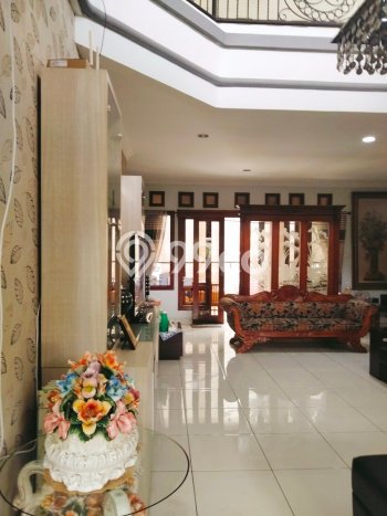 Rumah Terawat LT 256m2m² / LB 400m2m² di Kawasan Komersial , Bandung Rumah Terawat LT 256m2m² / LB 400m2m² di Kawasan Komersial , Bandung