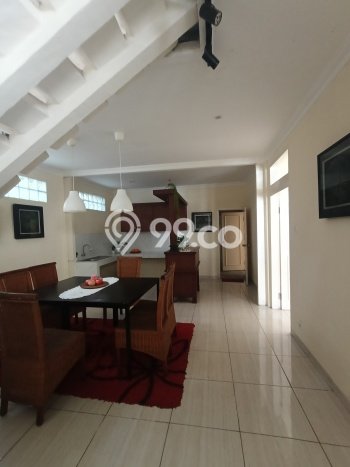 Rumah Tenang di , 3 KM, LT 180m2m² Bangunan 220m2m² Rumah Tenang di , 3 KM, LT 180m2m² Bangunan 220m2m²