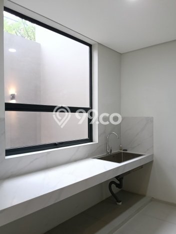 LOKASI PREMIUM! Rumah Strategis di , LT 153m2m² LB 298m2m² LOKASI PREMIUM! Rumah Strategis di , LT 153m2m² LB 298m2m²