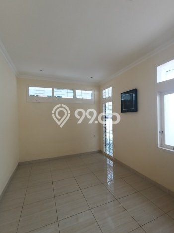 Rumah Tenang di , 3 KM, LT 180m2m² Bangunan 220m2m² Rumah Tenang di , 3 KM, LT 180m2m² Bangunan 220m2m²