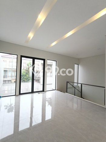 LOKASI PREMIUM! Rumah Strategis di , LT 153m2m² LB 298m2m² LOKASI PREMIUM! Rumah Strategis di , LT 153m2m² LB 298m2m²