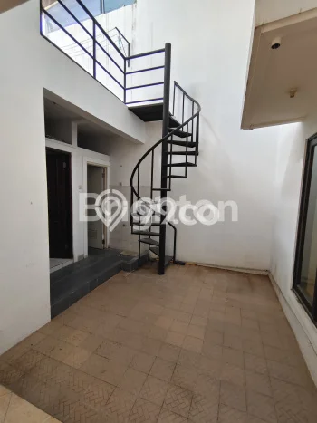 Rumah Bagus Siap Pakai Di Dukuh Pakis Luas 124m2 Aman Rumah Bagus Siap Pakai Di Dukuh Pakis Luas 124m2 Aman