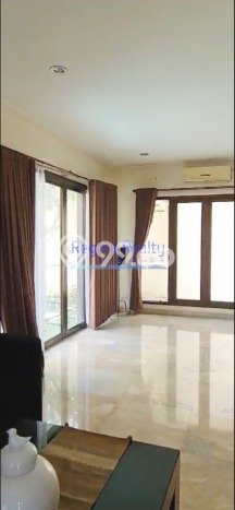 Rumah Elit LB 380m2 Siap Pakai Desain Elegan di Kerobokan, Badung Rumah Elit LB 380m2 Siap Pakai Desain Elegan di Kerobokan, Badung