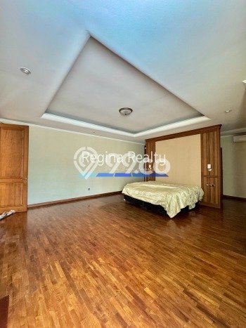 Rumah area , Akses ke Stasiun, 4 KT, LT 640m2m² LB 400m2m² Rumah area , Akses ke Stasiun, 4 KT, LT 640m2m² LB 400m2m²