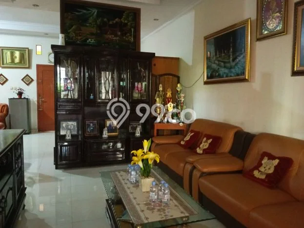 Rumah Elit LB 300m2 Siap Huni Desain Elegan di Kalisari, Jakarta Timur Rumah Elit LB 300m2 Siap Huni Desain Elegan di Kalisari, Jakarta Timur