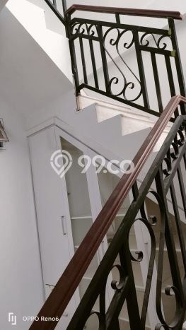 Rumah Mewah LB 225m2 Siap Pakai Desain Elegan di Cijantung, Jakarta Timur Rumah Mewah LB 225m2 Siap Pakai Desain Elegan di Cijantung, Jakarta Timur