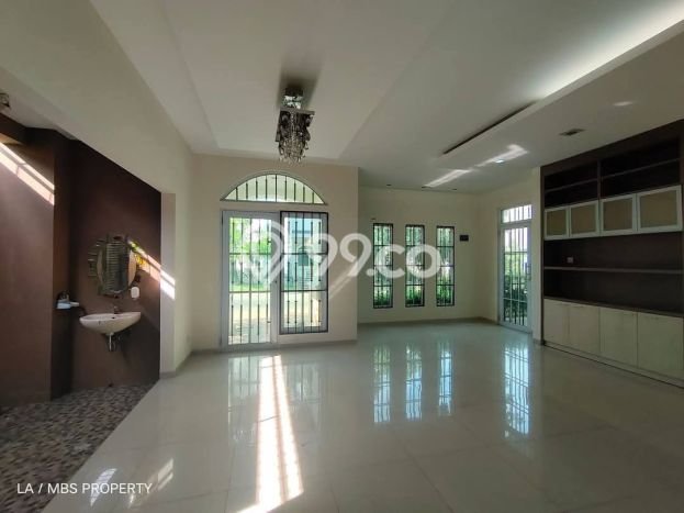 KESEMPATAN TERBAIK! Rumah Nyaman di Batam Kota, Luas 270m2m² Bangunan 330m2m² KESEMPATAN TERBAIK! Rumah Nyaman di Batam Kota, Luas 270m2m² Bangunan 330m2m²