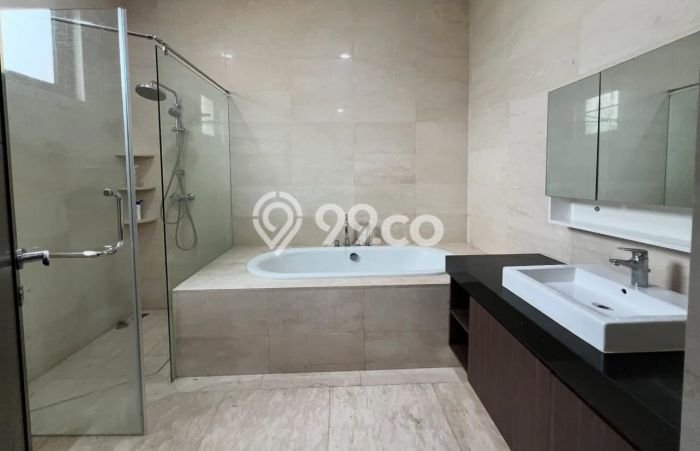 Rumah Mewah LB 450m2 Siap Huni Desain Elegan di Nagoya, Batam Rumah Mewah LB 450m2 Siap Huni Desain Elegan di Nagoya, Batam