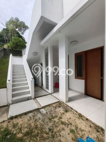 Rumah Mewah LB 275m2 Siap Pakai Desain Elegan di Tiban, Batam Rumah Mewah LB 275m2 Siap Pakai Desain Elegan di Tiban, Batam