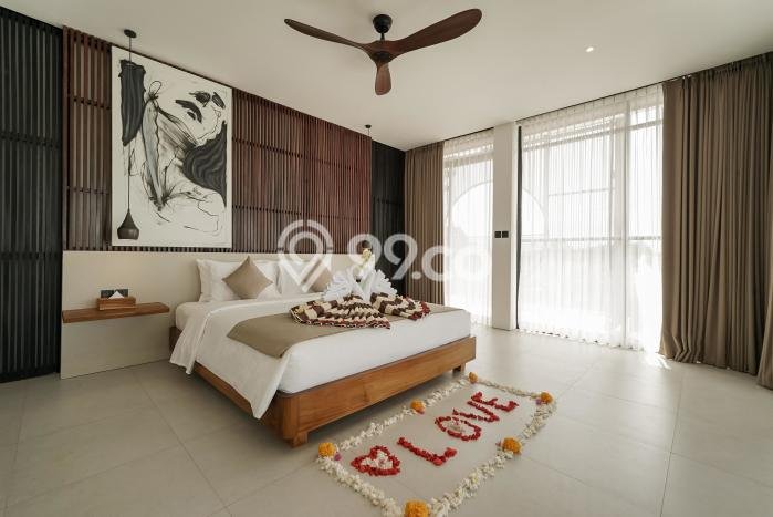 Rumah Elit LB 235m2 Siap Pakai Desain Elegan di Pererenan, Badung Rumah Elit LB 235m2 Siap Pakai Desain Elegan di Pererenan, Badung