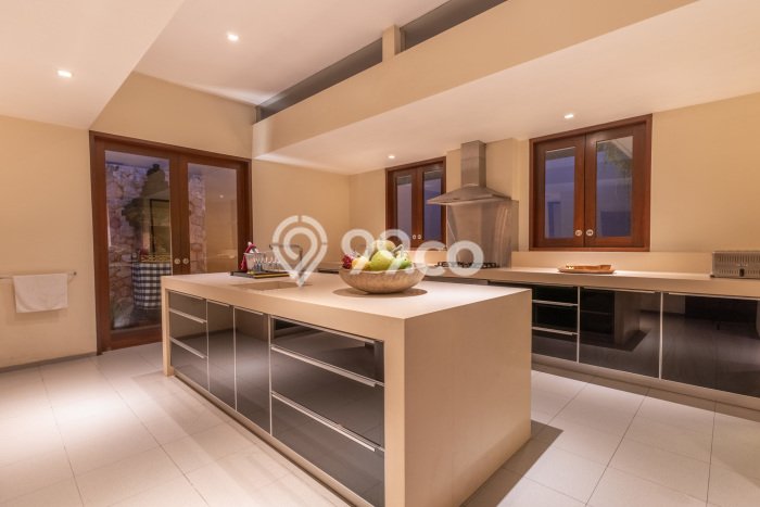 Vila Premium Kawasan Petitenget, Luas 1500m², Dekat ke beragam keperluan Vila Premium Kawasan Petitenget, Luas 1500m², Dekat ke beragam keperluan
