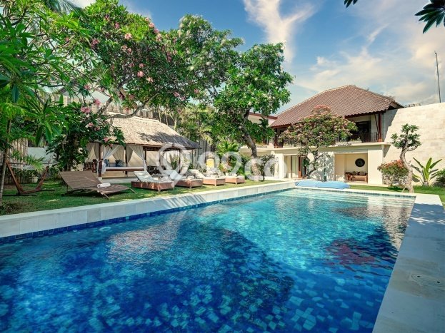 HARGA TERBAIK! Vila Kawasan Petitenget, Area 1100m², Lingkungan Elite dengan privasi terjaga HARGA TERBAIK! Vila Kawasan Petitenget, Area 1100m², Lingkungan Elite dengan privasi terjaga