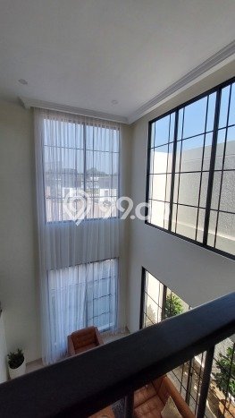 Siap Huni Rumah Mewah 4 Kamar di Tangerang Dekat ke Mana Pun Siap Huni Rumah Mewah 4 Kamar di Tangerang Dekat ke Mana Pun