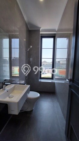 Siap Huni Rumah Mewah 4 Kamar di Tangerang Dekat ke Mana Pun Siap Huni Rumah Mewah 4 Kamar di Tangerang Dekat ke Mana Pun