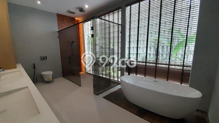 Jual Segera Rumah LT 360m² / LB 500m² di Kawasan Komersial Kota Baru Parahyangan, Bandung Jual Segera Rumah LT 360m² / LB 500m² di Kawasan Komersial Kota Baru Parahyangan, Bandung