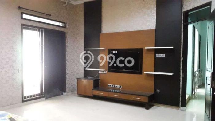 Rumah 5 Kamar Dekat Pusat Perbelanjaan di , Bandung Rumah 5 Kamar Dekat Pusat Perbelanjaan di , Bandung