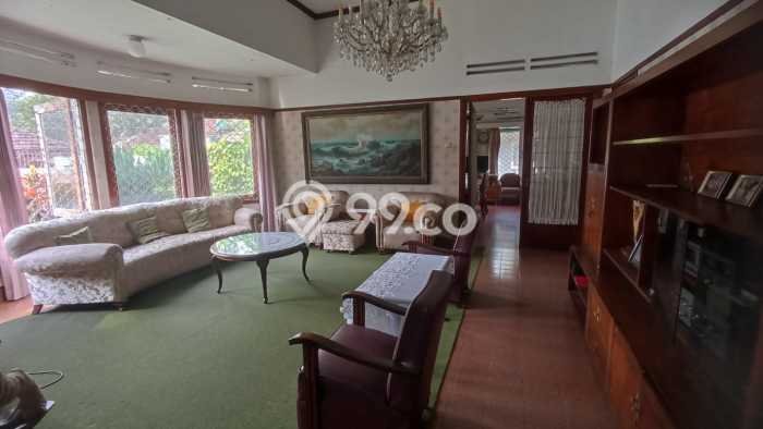 Rumah Strategis dengan Luas Tanah 1104m2m² dan Luas Bangunan 901m2m² di Kawasan Coblong, Bandung Rumah Strategis dengan Luas Tanah 1104m2m² dan Luas Bangunan 901m2m² di Kawasan Coblong, Bandung
