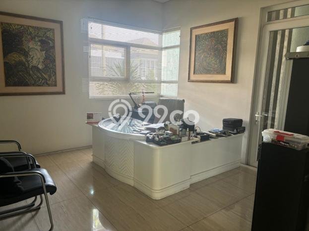 Rumah Mewah LB 640m2 Siap Huni Desain Elegan di Singgasana, Bandung Rumah Mewah LB 640m2 Siap Huni Desain Elegan di Singgasana, Bandung