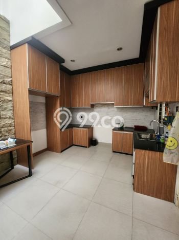 Rumah Berkualitas Kiaracondong, Bandung, LT 86m2m² Bangunan 245m2m² Rumah Berkualitas Kiaracondong, Bandung, LT 86m2m² Bangunan 245m2m²