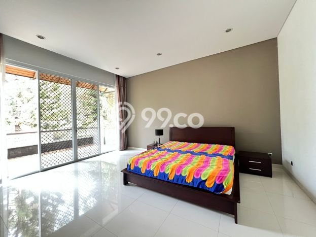 Rumah Elit Modern Siap Huni di Kota Baru Parahyangan Bandung Rumah Elit Modern Siap Huni di Kota Baru Parahyangan Bandung